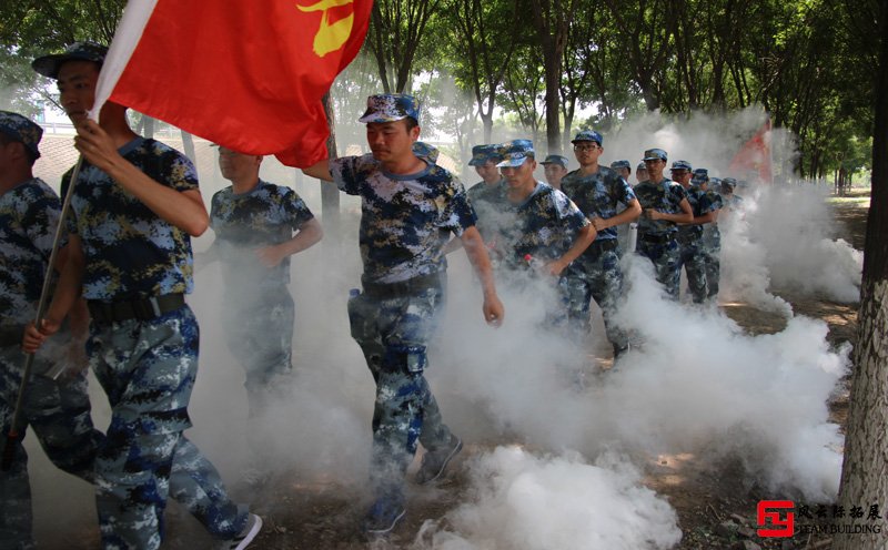 軍事拓展訓(xùn)練-模擬真實(shí)戰(zhàn)斗煙霧現(xiàn)場